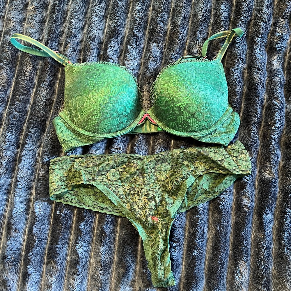 Cosmopolitan Green Lace Bra Set